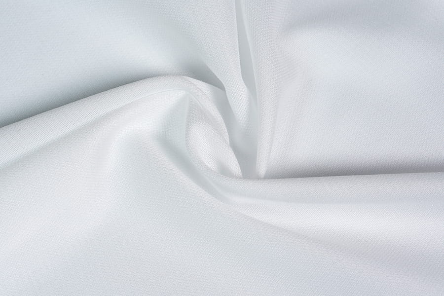Entrelacement fusible du polyester
