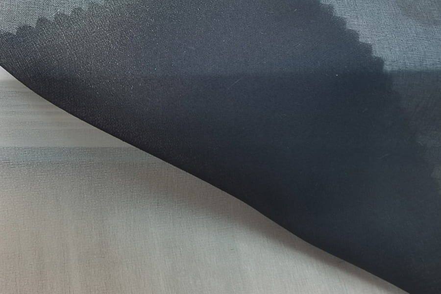 En tissu ultra-mince en polyester entrelacement fusible